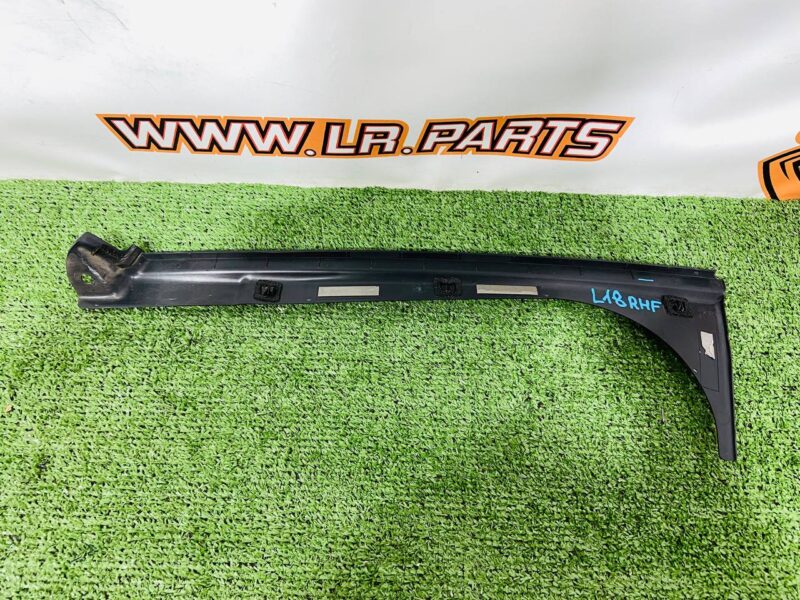 LR151536 Exterior finish of the front right door Range Rover L460 (2023-) Used cost  € in stock 1 pcs.
