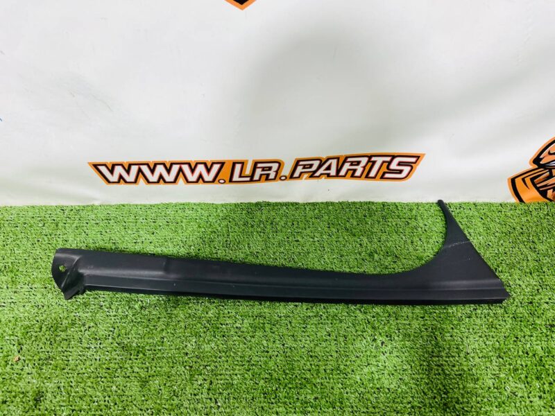 LR151536 Exterior finish of the front right door Range Rover L460 (2023-) Used cost  € in stock 1 pcs.