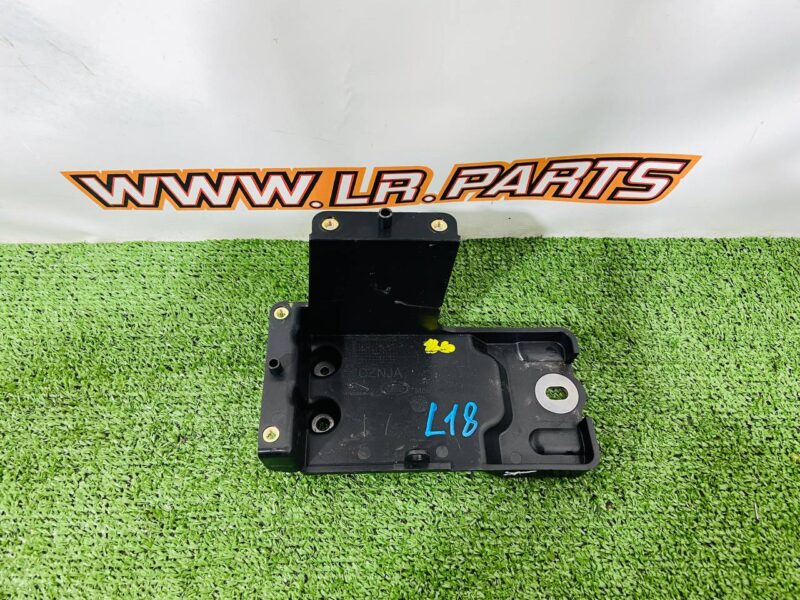 LR151615 Support finishing of the left rear parcel shelf Range Rover L460 (2023-) Used cost  € in stock 1 pcs.
