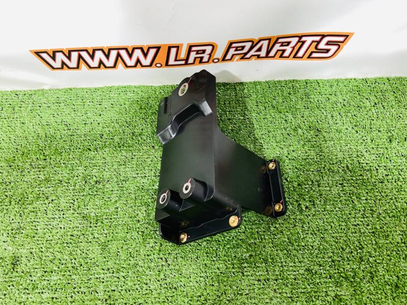 LR151615 Support finishing of the left rear parcel shelf Range Rover L460 (2023-) Used cost  € in stock 1 pcs.