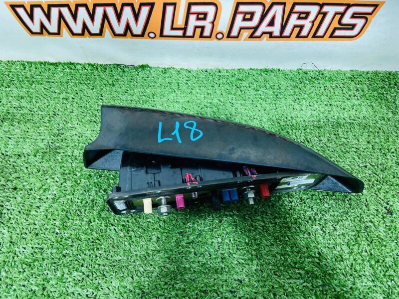 LR151863 Antenna (fin) Range Rover L460 (2023-) Used cost  € in stock 1 pcs.