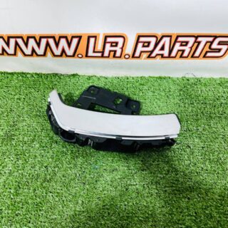 LR152157 Left Range Rover L460 (2023-) Dashboard Trim Used cost  € in stock 1 pcs.