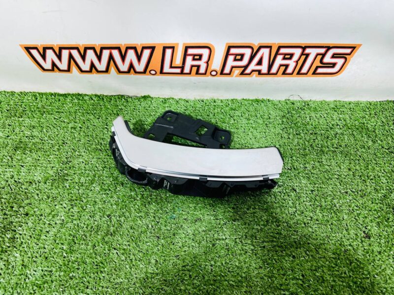 LR152157 Left Range Rover L460 (2023-) Dashboard Trim Used cost  € in stock 1 pcs.