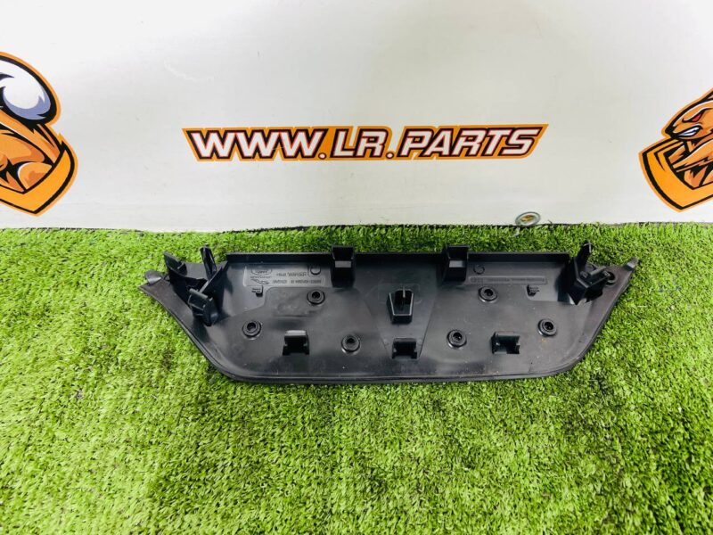 LR152490 Overlay for the Range Rover L460 (2023-) instrument panel Used cost  € in stock 1 pcs.