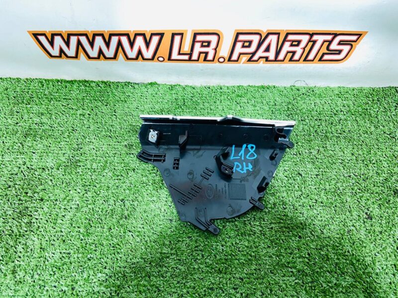 LR152679 Right Instrument Panel Molding Range Rover L460 (2023-) Used cost  € in stock 1 pcs.