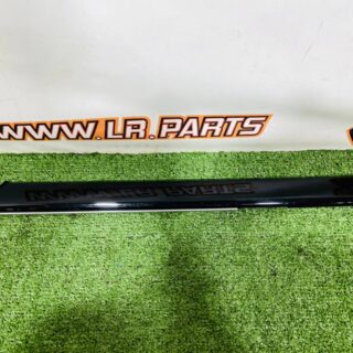 LR152729 Right side trim console panel Range Rover L460 (2023-) Used cost  € in stock 1 pcs.