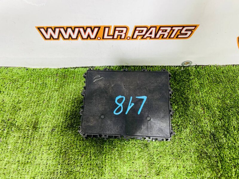 LR152816 Fuse box Range Rover L460 (2023-) Used cost  € in stock 1 pcs.