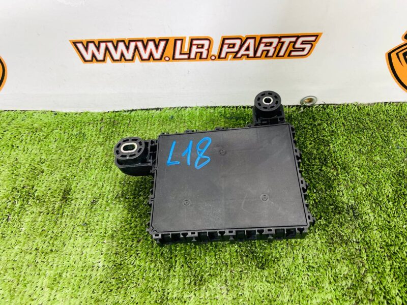 LR153001 Fuse box Range Rover L460 (2023-) Used cost  € in stock 1 pcs.