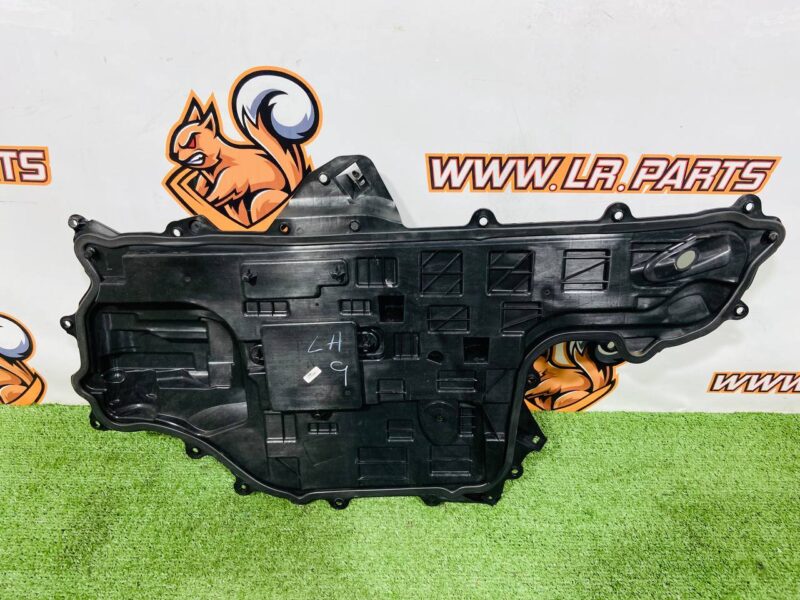LR153077 Rear left door trim panel for Range Rover L460 (2023-) Used cost  € in stock 1 pcs.