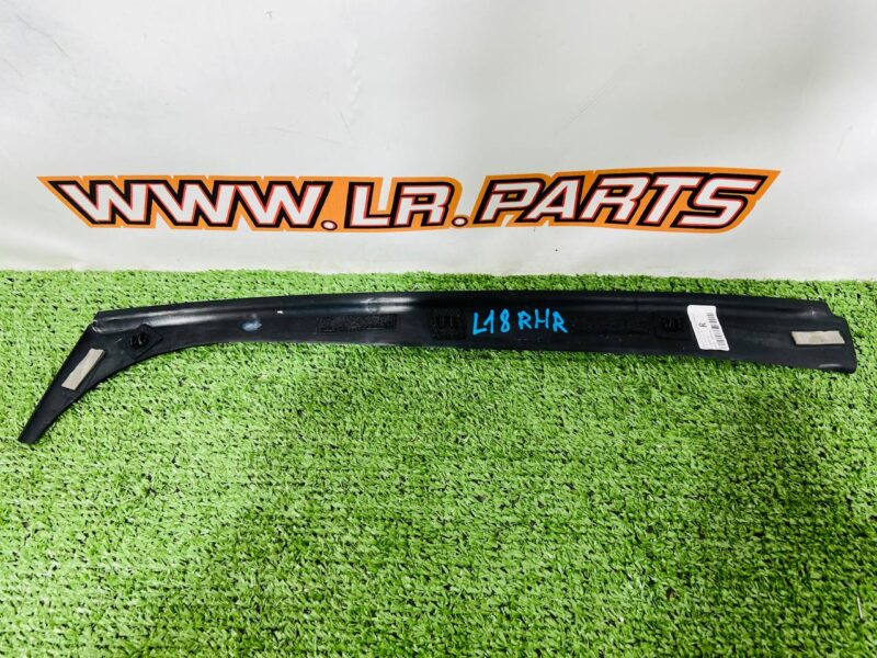 LR153086 Molding trim of the rear right door for Range Rover L460 (2023-) Used cost  € in stock 1 pcs.