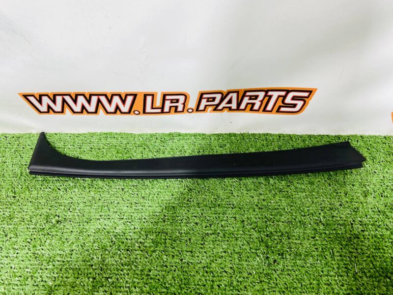 LR153086 Molding trim of the rear right door for Range Rover L460 (2023-) Used cost  € in stock 1 pcs.