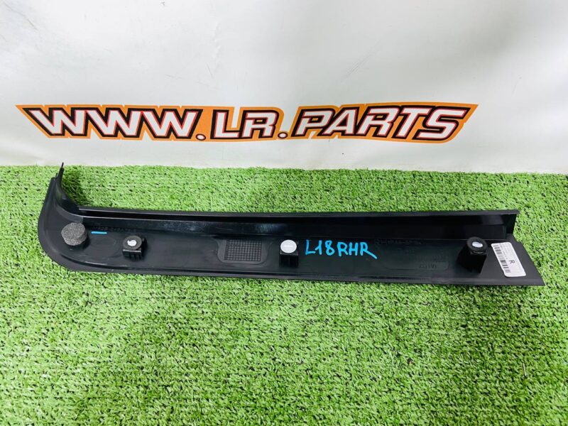 LR153101 Exterior finish of the right rear door of Range Rover L460 (2023-) Used cost  € in stock 1 pcs.