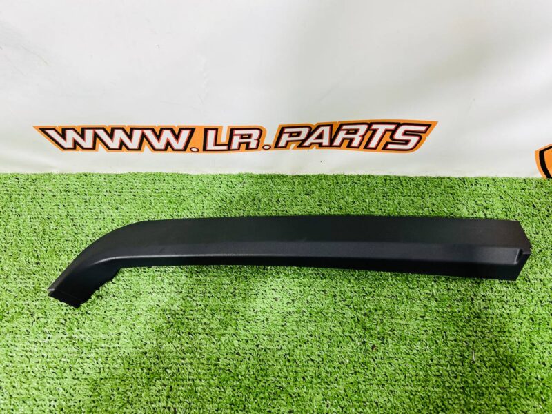 LR153101 Exterior finish of the right rear door of Range Rover L460 (2023-) Used cost  € in stock 1 pcs.