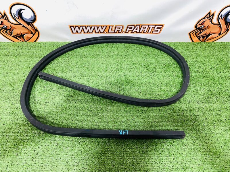 LR153206 Hood seal Range Rover L460 (2023-) Used cost  € in stock 1 pcs.