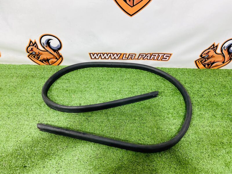 LR153206 Hood seal Range Rover L460 (2023-) Used cost  € in stock 1 pcs.