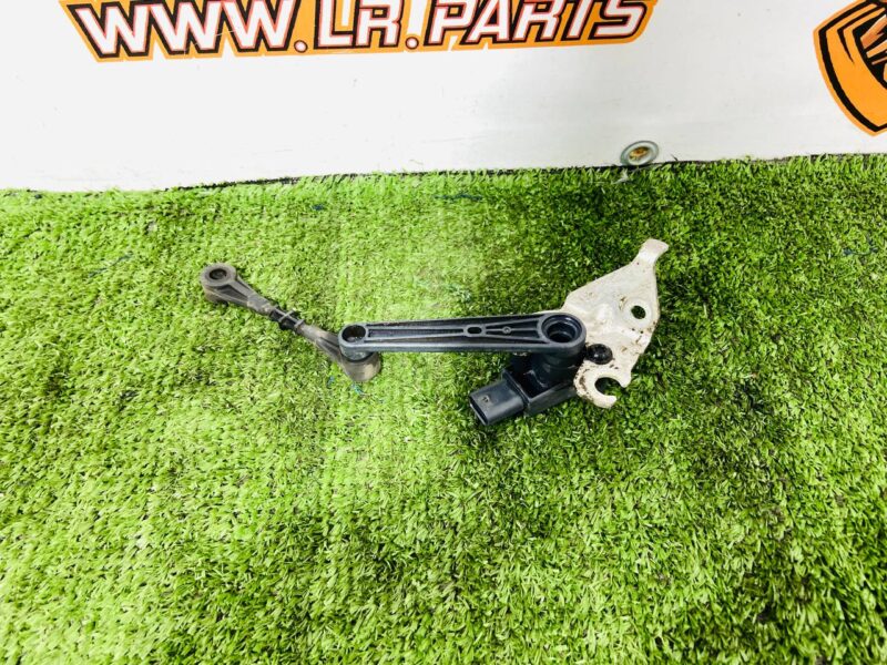 LR153363 Rear right body position sensor Range Rover L460 (2023-) Used cost  € in stock 1 pcs.