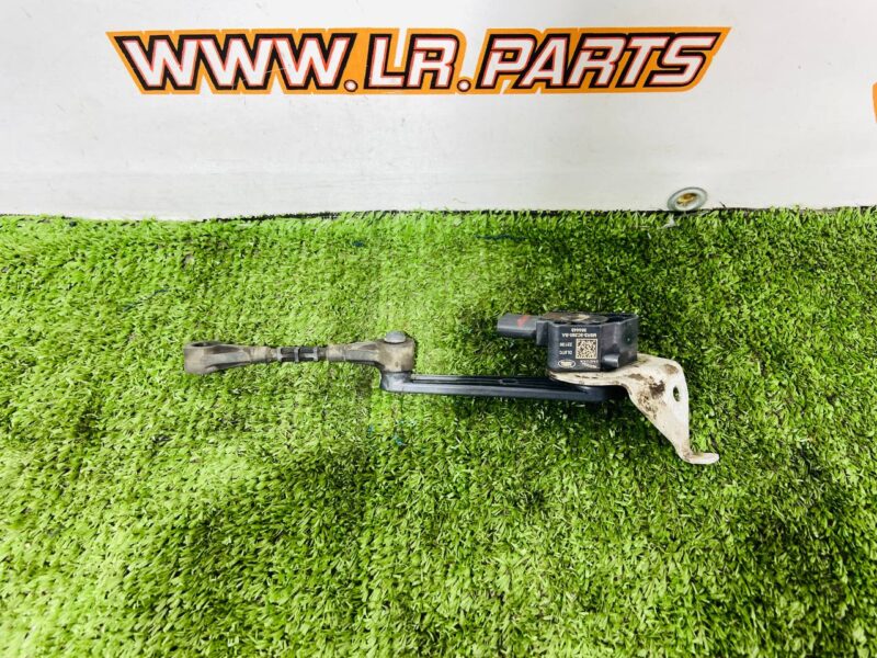 LR153363 Rear right body position sensor Range Rover L460 (2023-) Used cost  € in stock 1 pcs.