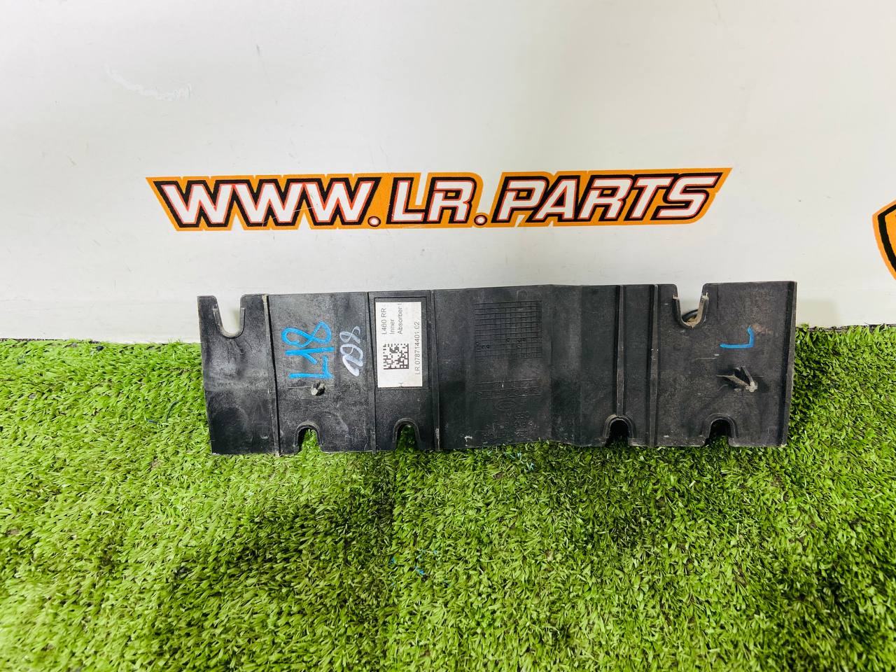 LR153746 Left rear bumper absorber Range Rover L460 (2023-) used cost  € in stock 1 pcs.