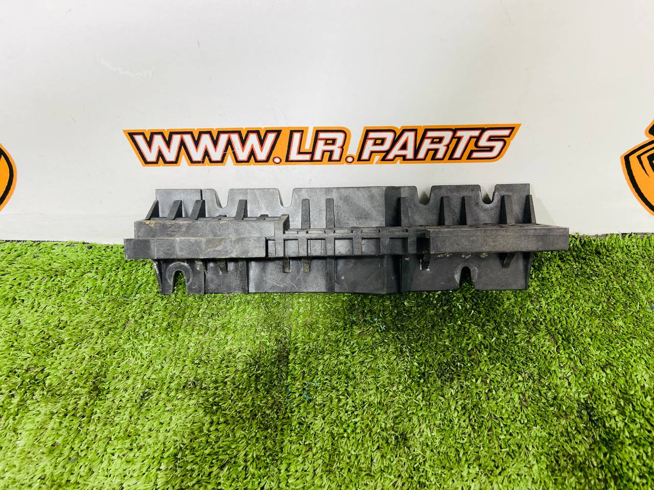 LR153746 Left rear bumper absorber Range Rover L460 (2023-) used cost  € in stock 1 pcs.