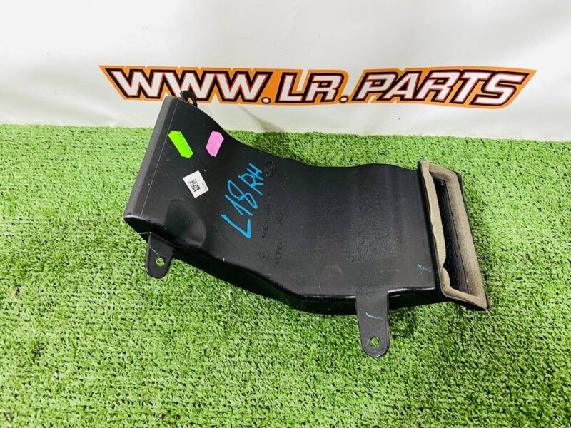 LR153784 Right Air Duct Range Rover L460 (2023-) Used cost  € in stock 1 pcs.