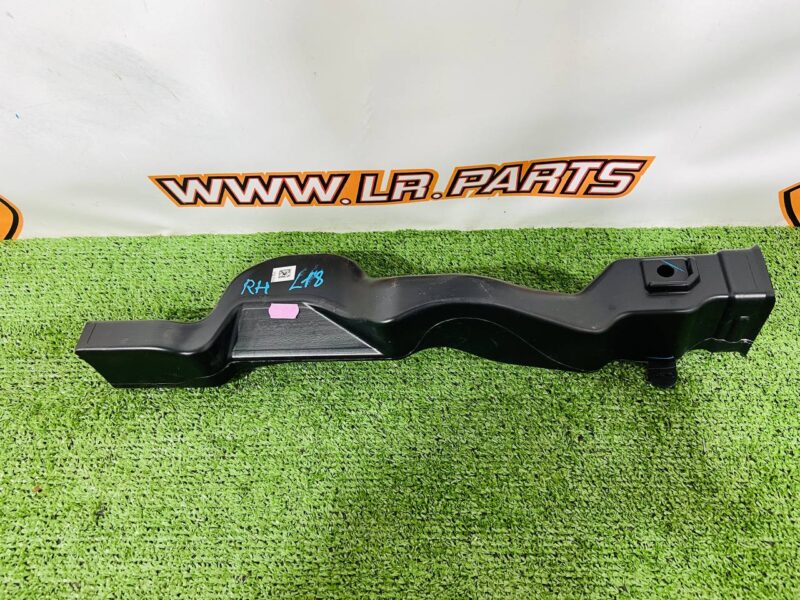 LR153797 Right air duct Range Rover L460 (2023-) used cost  € in stock 1 pcs.