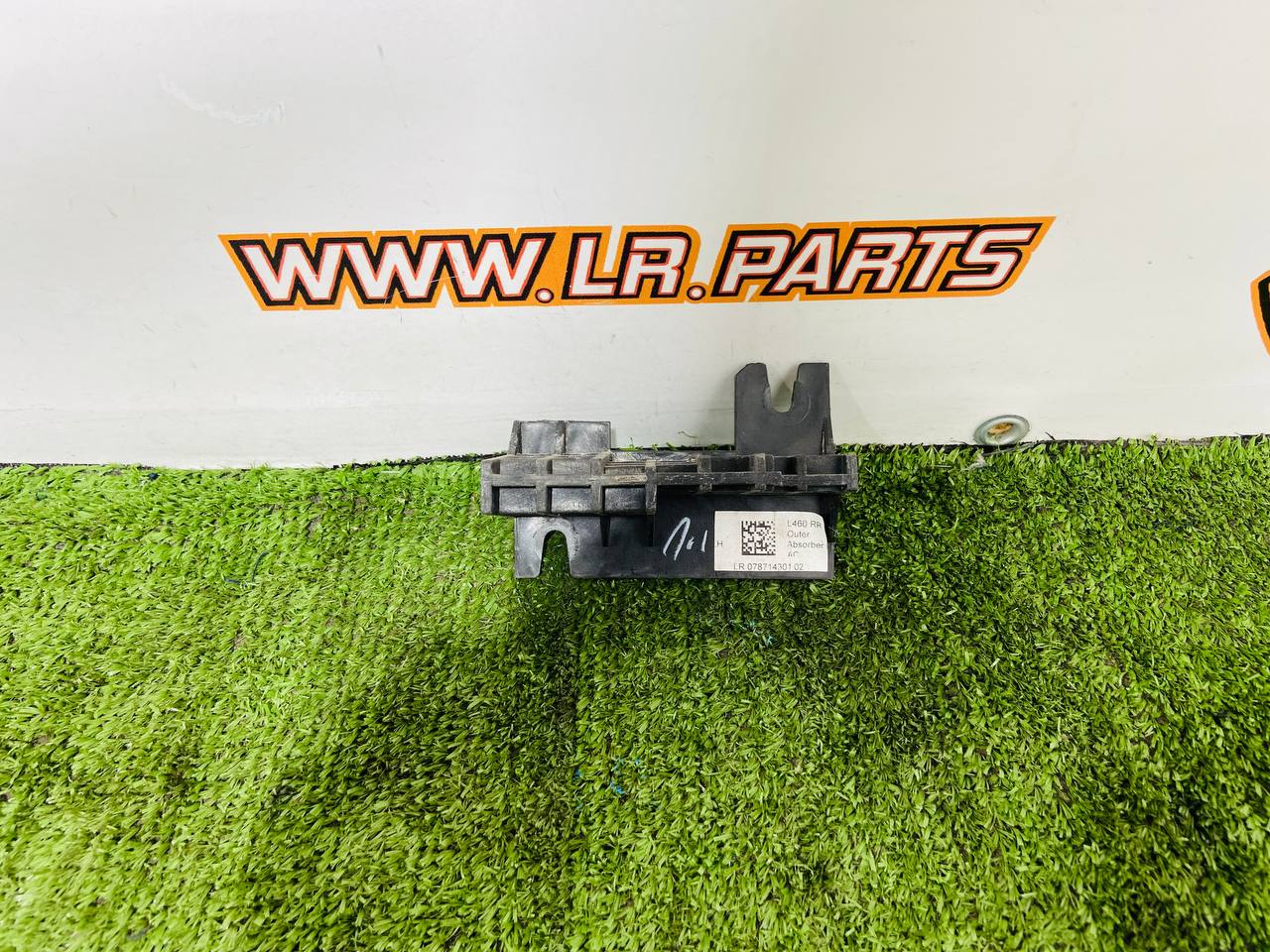 LR153911 Left Rear Bumper Absorber Range Rover L460 (2023-) Used cost  € in stock 1 pcs.