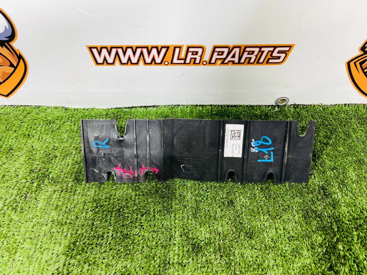 LR153912 Rear Bumper Absorber, Right Range Rover L460 (2023-) Used cost  € in stock 1 pcs.