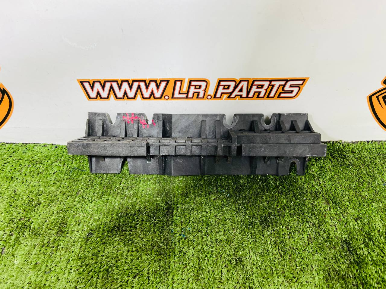 LR153912 Rear Bumper Absorber, Right Range Rover L460 (2023-) Used cost  € in stock 1 pcs.
