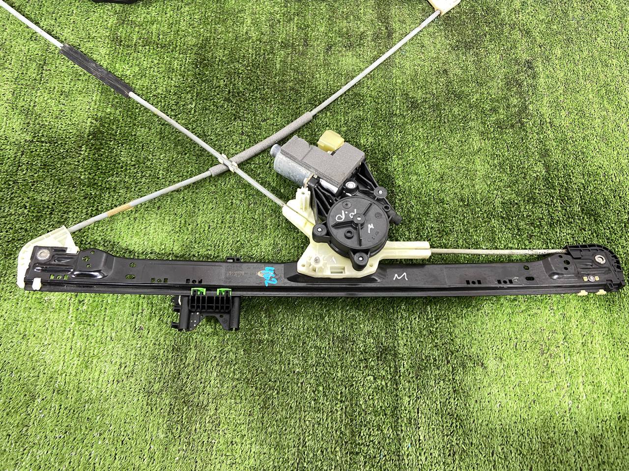 LR153953 Front right window lift Land Rover Discovery 5 L462 (2017-) Used - Image 30