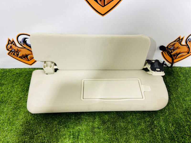 LR156561 Right sun visor for Range Rover L460 (2023-) used cost  € in stock 1 pcs.
