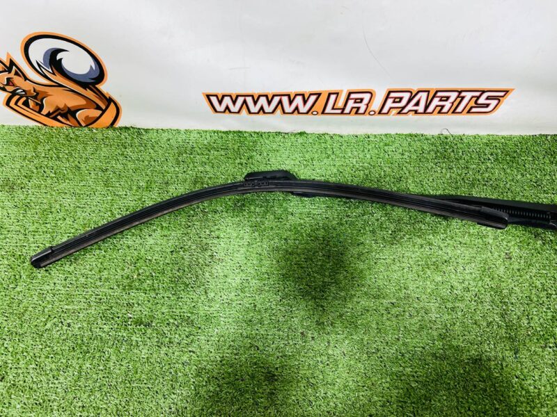 LR156988 Front Right Windshield Wiper for Range Rover L460 (2023-) Used cost  € in stock 1 pcs.