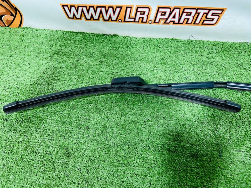 LR156992 Front Right Windshield Wiper for Range Rover L460 (2023-) Used cost  € in stock 1 pcs.