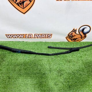 LR156992 Front Right Windshield Wiper for Range Rover L460 (2023-) Used cost  € in stock 1 pcs.