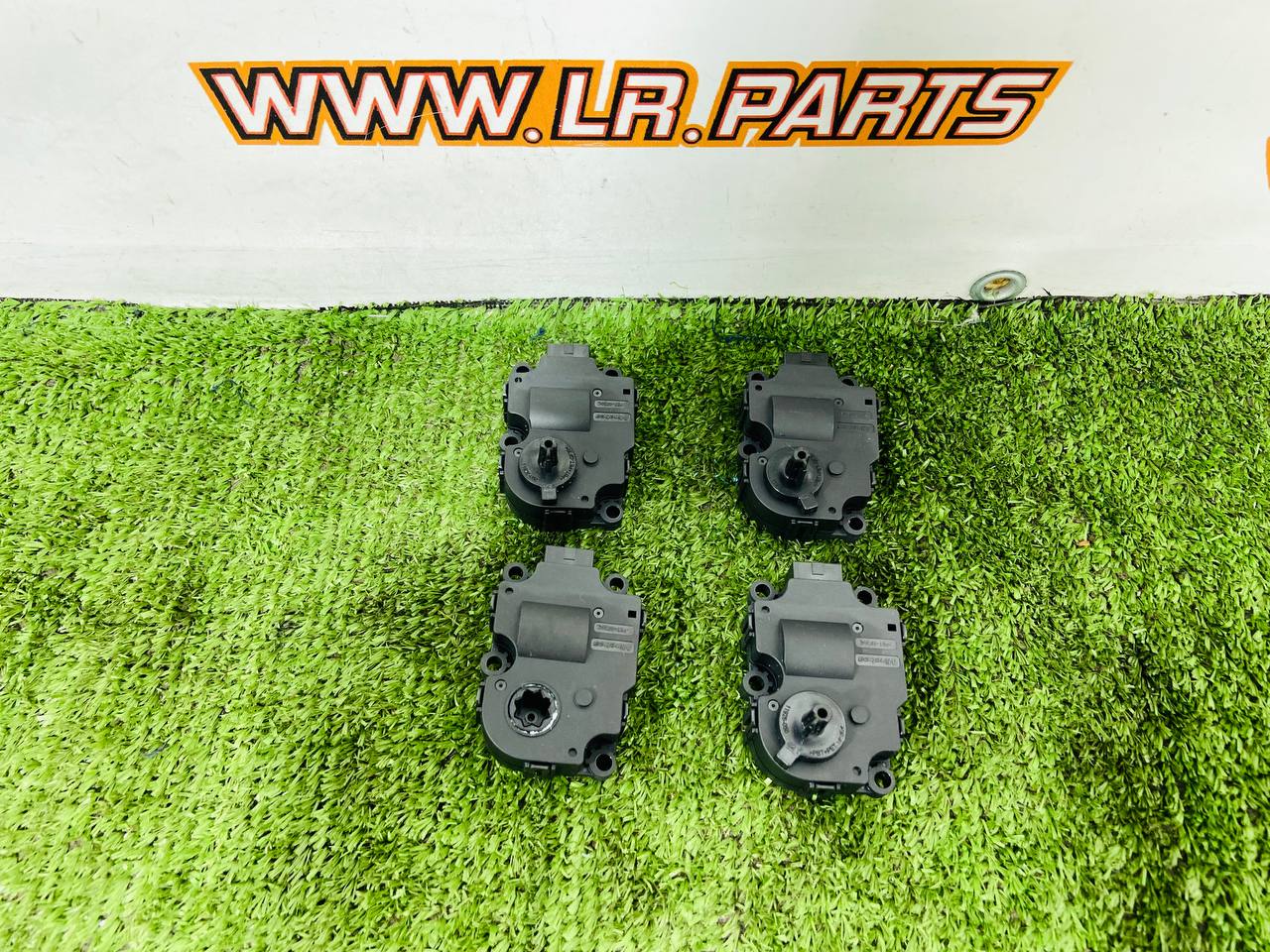 LR157494 Stepper motor of the heater Range Rover L460 (2023-) used cost  € in stock 4 pcs.