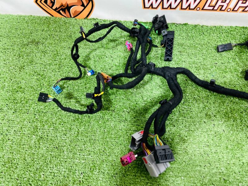 LR158646 Translation: Wiring of the central console for Range Rover L460 (2023-) Used cost  € in stock 1 pcs.