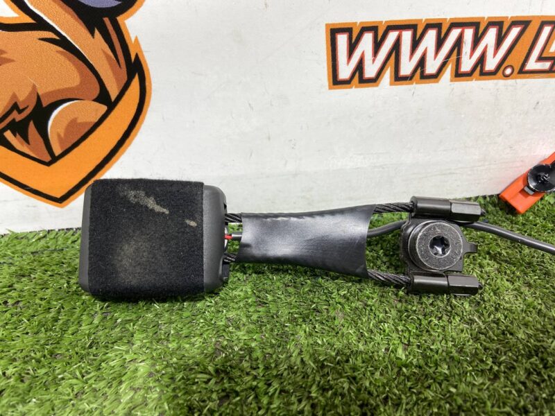LR160916 Front Seat Belt Buckle for Range Rover L460 (2023-) Used cost  € in stock 2 pcs.