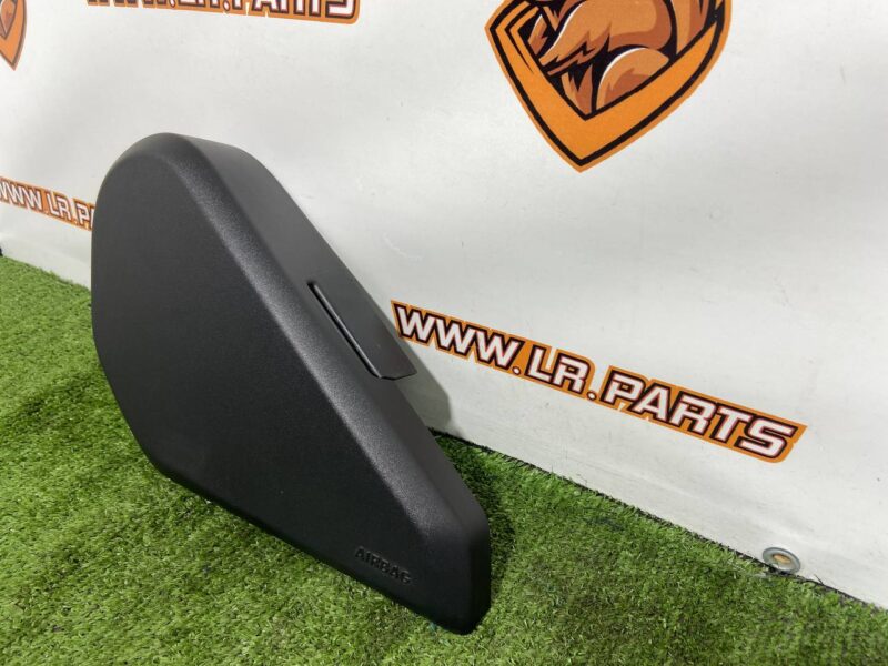 LR161661 Front right seat cover for Range Rover L460 (2023-) Used cost  € in stock 1 pcs.