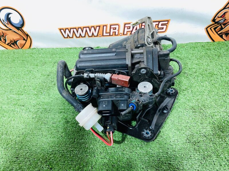 LR172657 Air suspension compressor for Range Rover Sport L461 (2023-) Used cost  € in stock 1 pcs.
