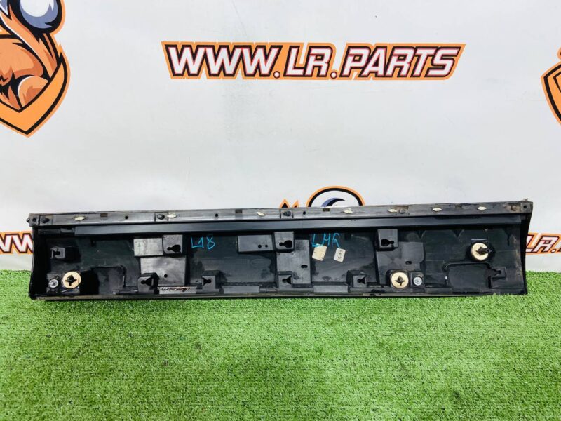 LR173217 Rear left door moulding for Range Rover L460 (2023-) Used cost  € in stock 1 pcs.