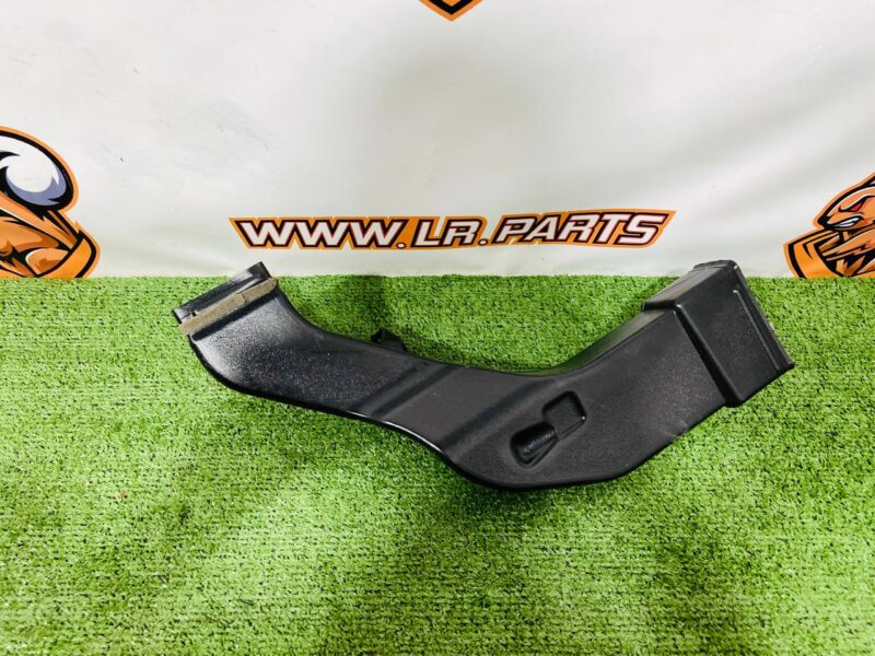LR174590 Air duct left Range Rover L460 (2023-) Used cost  € in stock 1 pcs.