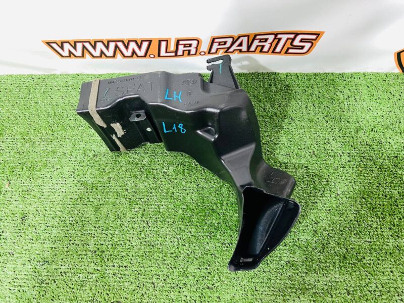 LR174591 Air duct left Range Rover L460 (2023-) Used cost  € in stock 1 pcs.