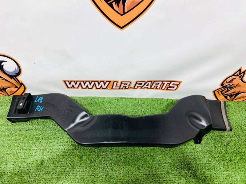 LR174593 Right Air Duct Range Rover L460 (2023-) Used cost  € in stock 1 pcs.