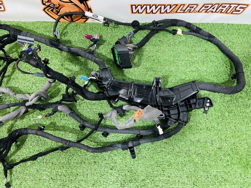 LR174992 Dashboard wiring for Range Rover L460 (2023-) Used cost  € in stock 1 pcs.