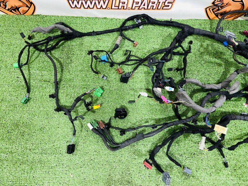 LR174992 Dashboard wiring for Range Rover L460 (2023-) Used cost  € in stock 1 pcs.