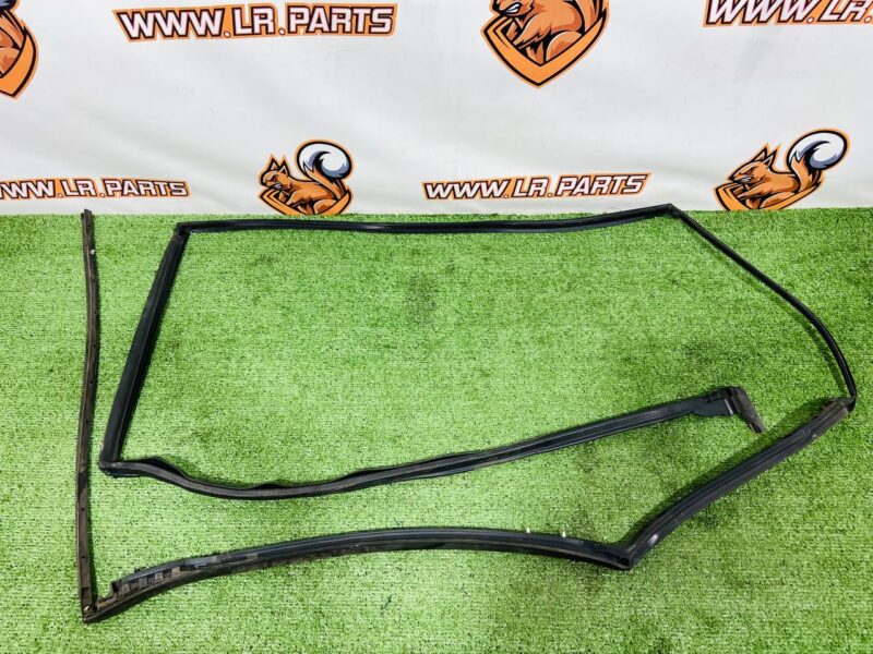 LR176638 Rear left door seal for Range Rover L460 (2023-) Used cost  € in stock 1 pcs.