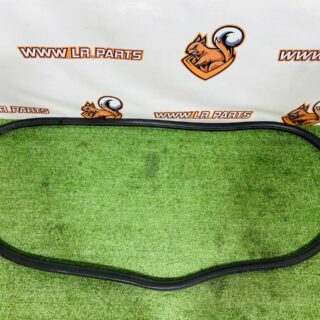 LR177615 Front door seal (on body) Range Rover L460 (2023-) Used cost  € in stock 2 pcs.