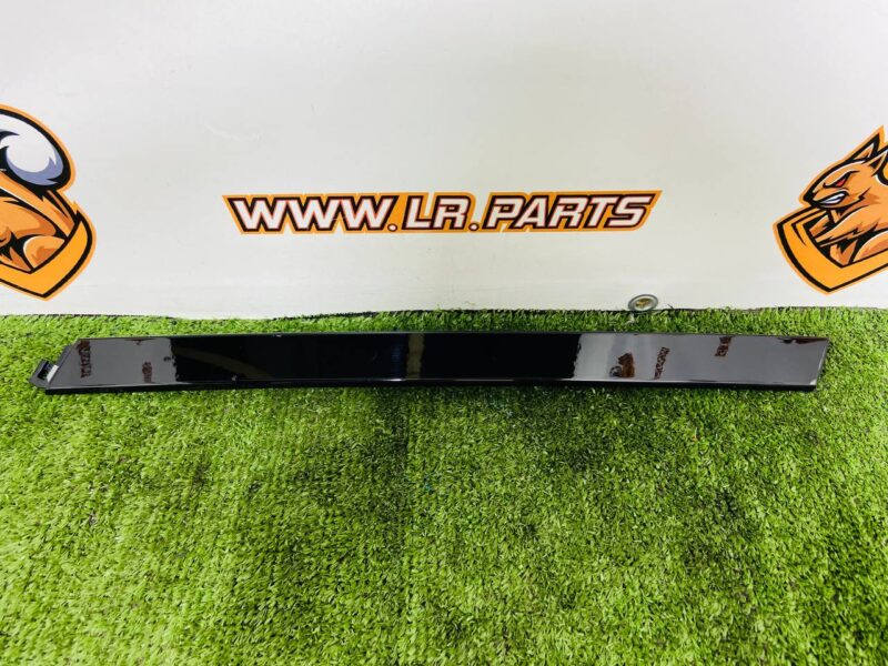 LR178939 Finishing of the rear left door pillar for Range Rover L460 (2023-) Used cost  € in stock 1 pcs.