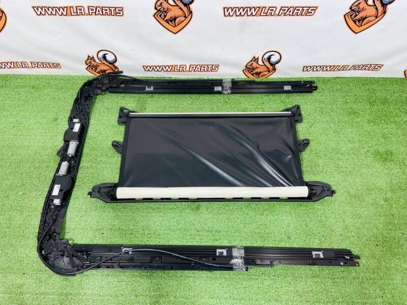 LR179437KIT Curtain of the panoramic roof with guide for Range Rover L460 (2023-) Used cost 650 € in stock 1 pcs.