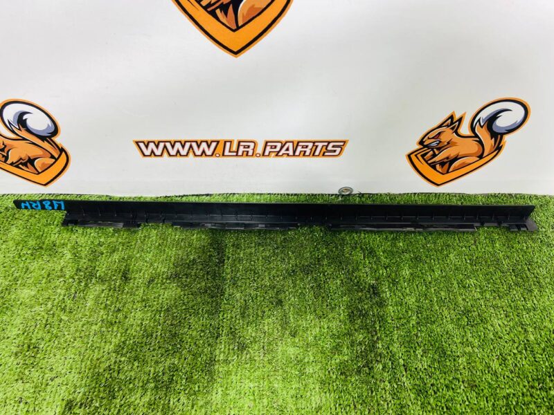 LR179444 Right Roof Hatch Protection Range Rover L460 (2023-) Used cost  € in stock 1 pcs.