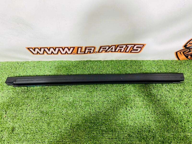LR181392 Sealant for front right door of Range Rover L460 (2023-) Used cost  € in stock 1 pcs.